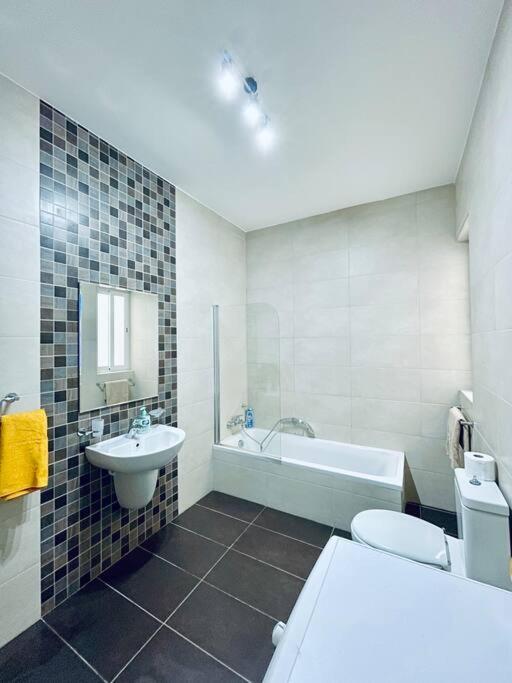 Stylish Modern Central Apartment 4 Paceville Saint Julian's Eksteriør billede